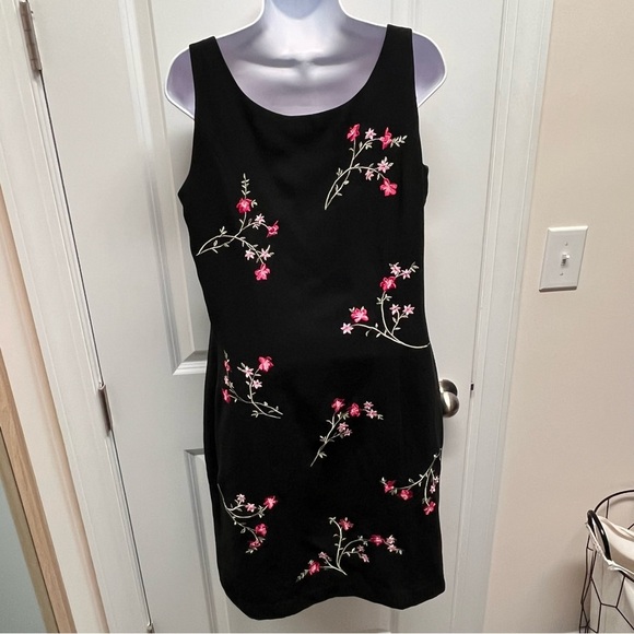 Vintage Sara Spencer embroidered black dress with pink flowers size 10 - Picture 2 of 8